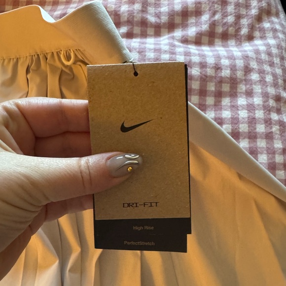 Nike 24.7 Pleated Skort NWT - Picture 4 of 5